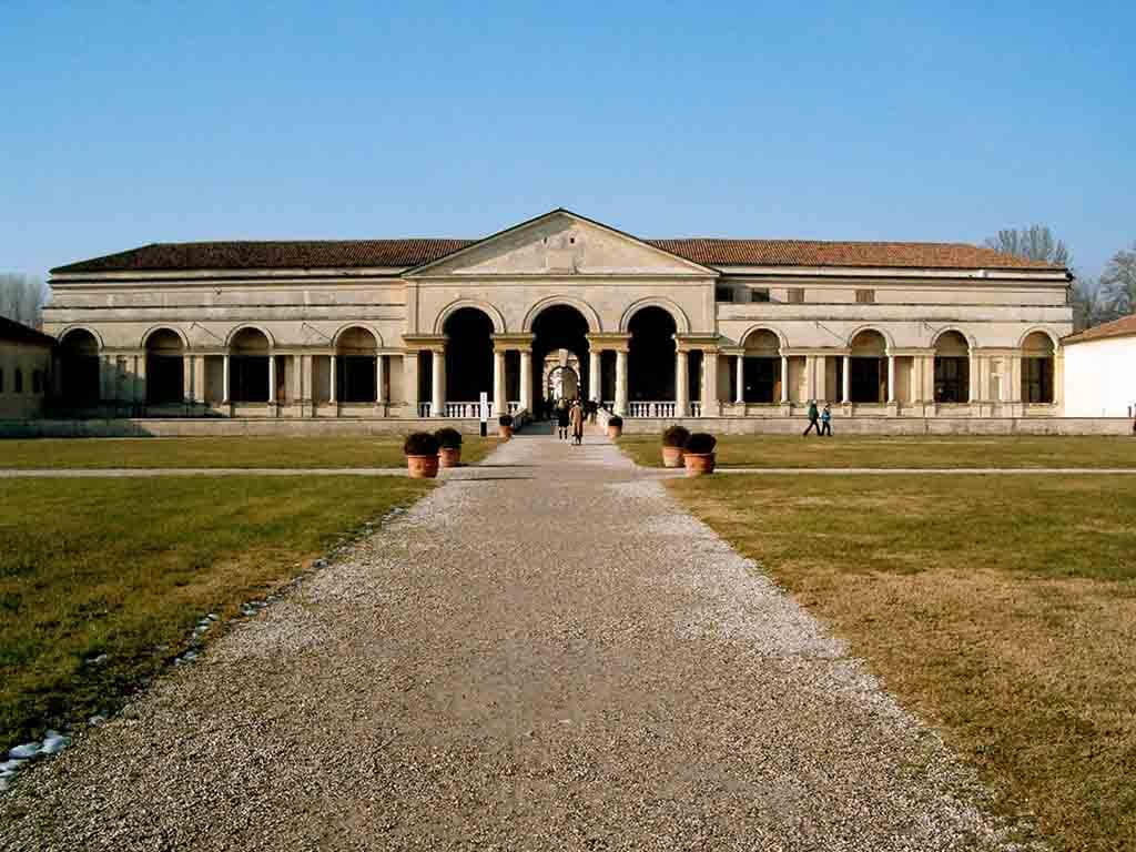 曼圖阿 得特宮庭院