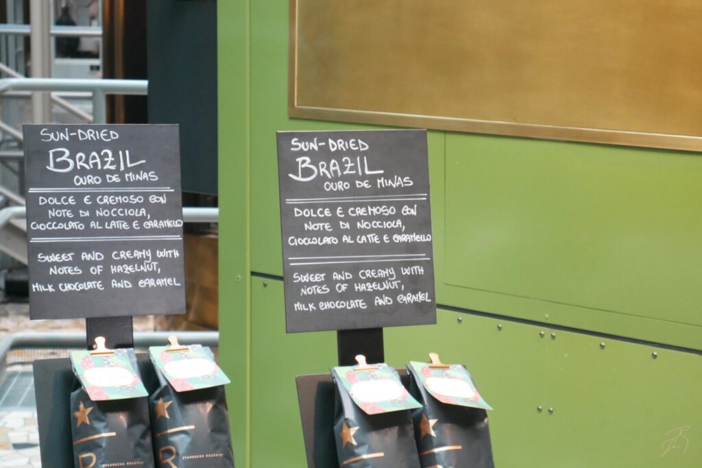 The Most Beautiful Starbucks in The World 世界最美星巴克，終於在義大利米蘭開幕了！